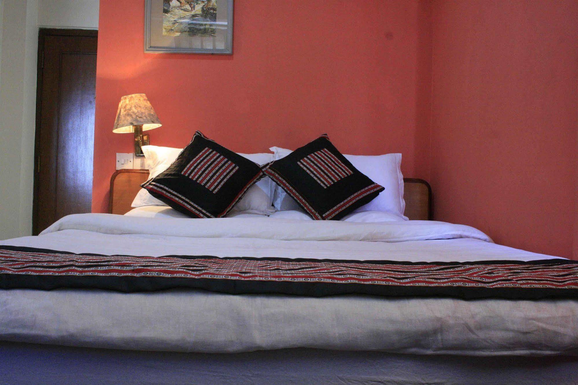 Heritage Home Hotel And Guest House Катманду Экстерьер фото